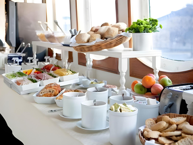 Food & Drinks 5, Malardrottningen Yacht Hotel & Restaurant, Stockholm