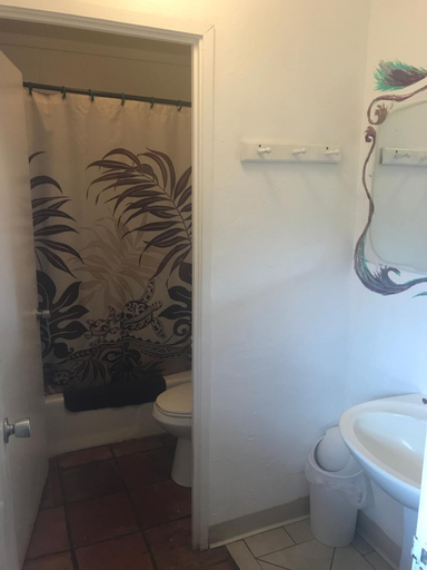 Bathroom 5, Backpackers Vacation Inn and Plantation Village, Honolulu