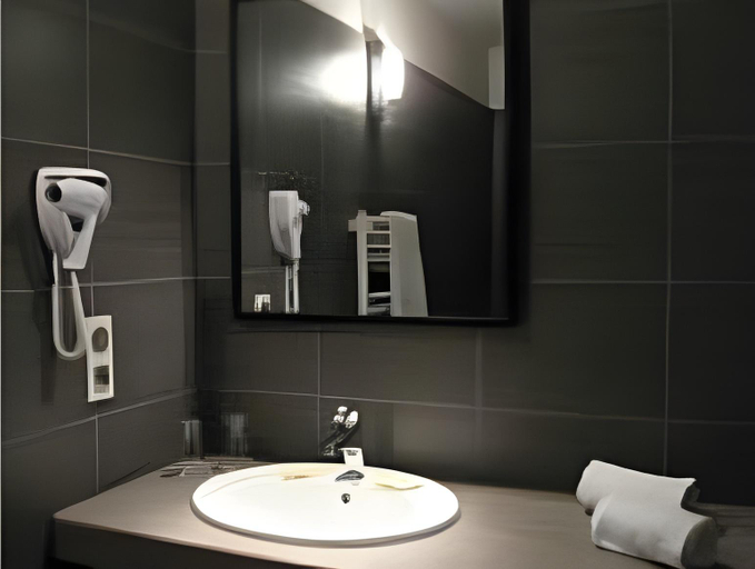 Bathroom 2, Hotel Bar le Globe, Vosges