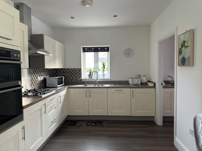 Others 4, The Comfortable Crew & Family Home, Hampshire
