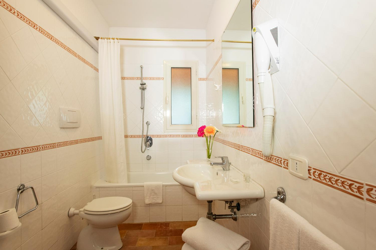 Bathroom 4, Borgo San Antonio & Borgo San Giuseppe by La Principina, Grosseto