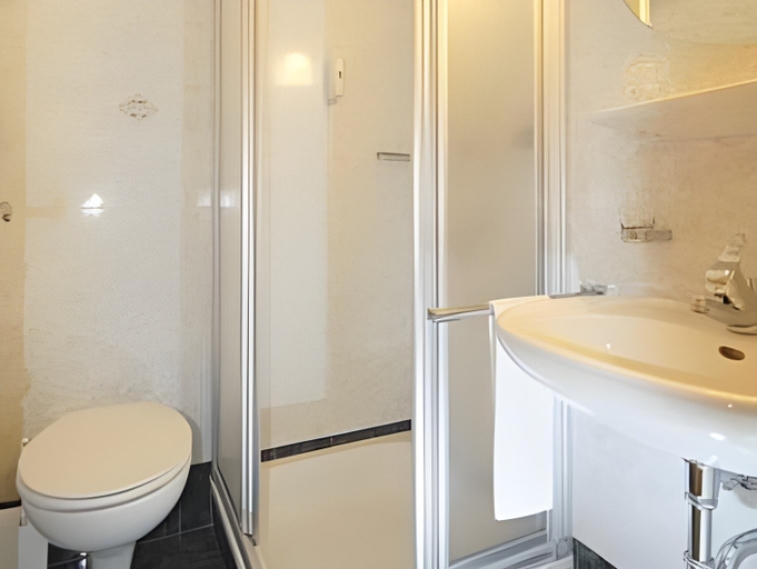 Bathroom 4, byHaller Suites & AO Restaurant, Bolzano