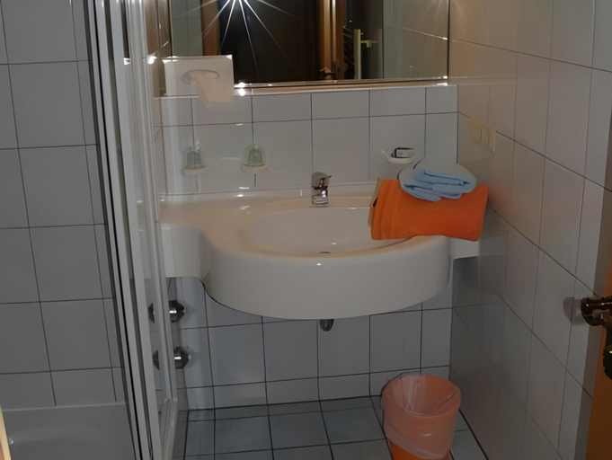 Bathroom 2, Alpengasthof Gotschenalm, Berchtesgadener Land