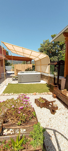 Facilities 2, George & Helen's House, Crete