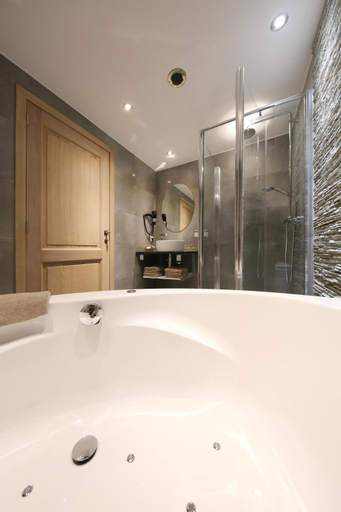 Bathroom 4