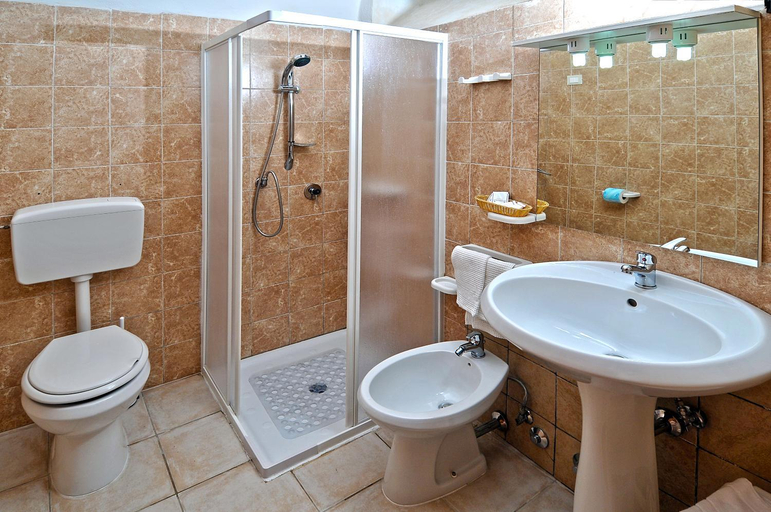 Bathroom 3, Il Giardino Del Barocco, Syracuse