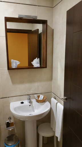 Bathroom 4, Hotel Leon, Huelva