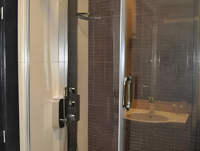 Bathroom 4, Isla Bella, Cantabria