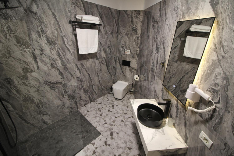Bathroom 3, Portafortuna Apartments, Sarandës