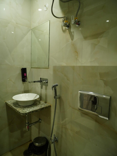 Bathroom 5, Hotel Banaras Palace, Varanasi