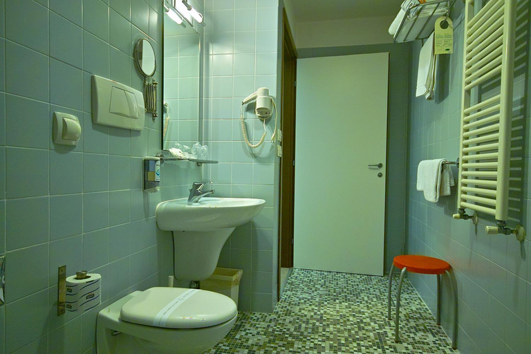 Bathroom 14