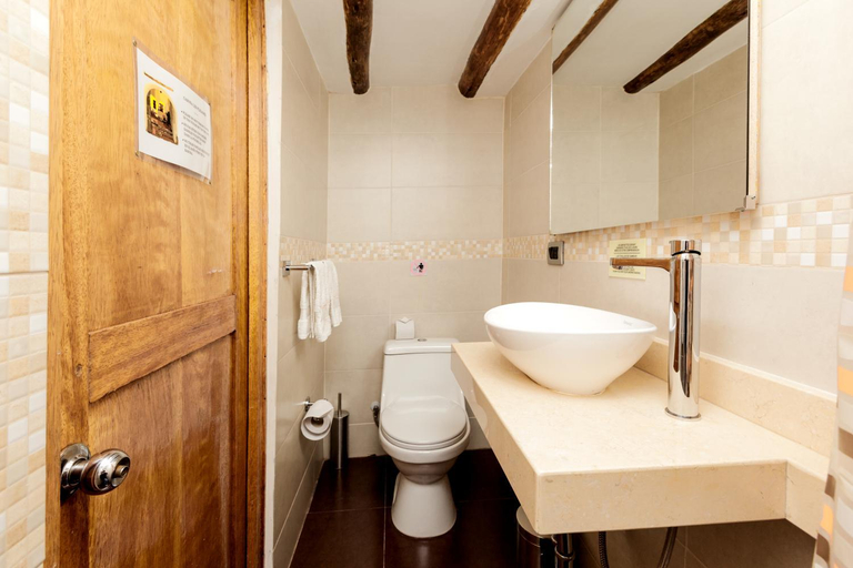 Bathroom 2, Casona les Pleiades, Cusco