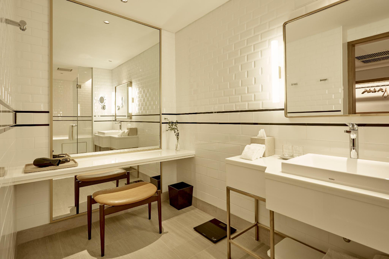 Bathroom 10