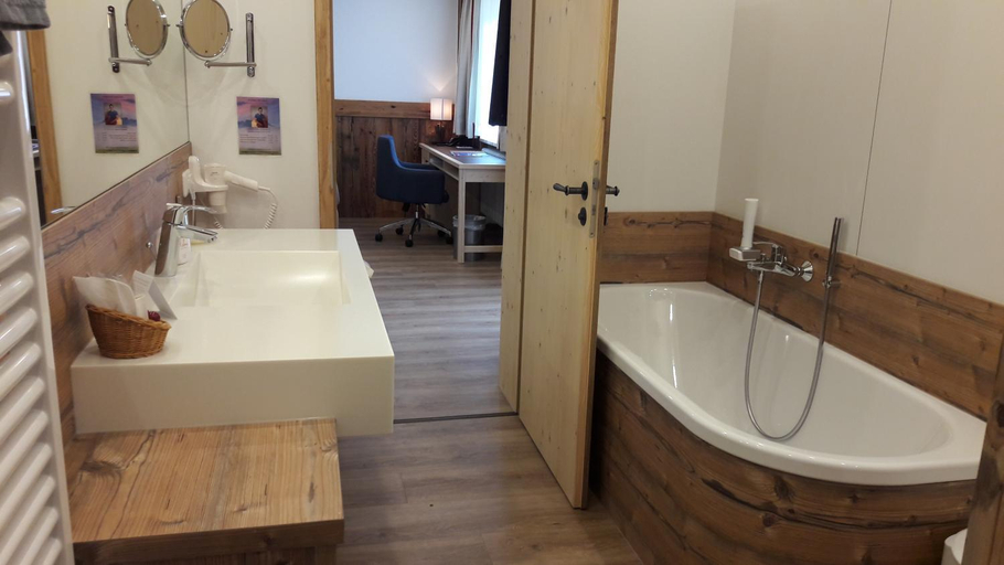 Bathroom 2, Hotel Restaurant Neu Meran, Berchtesgadener Land