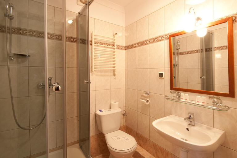 Bathroom 4, Hotel Retman, Toruń City