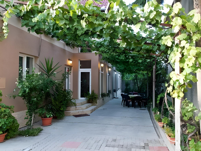 Others 4, Pensiunea Miorita Arad, Arad