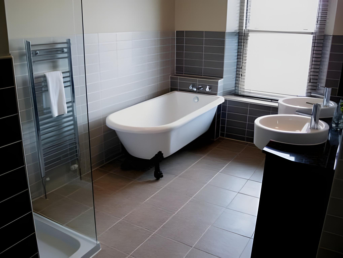 Bathroom 4, Aysgarth Falls Hotel & Restaurant, North Yorkshire