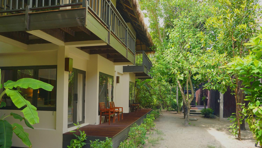 Exterior 10
