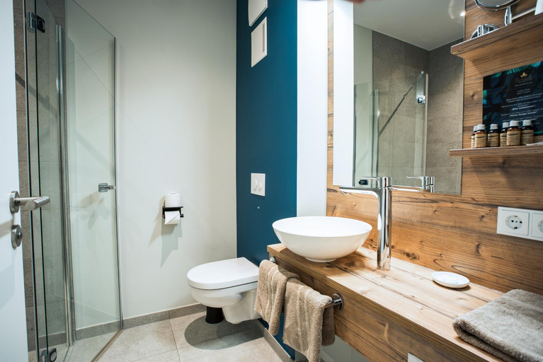 Bathroom 3, Hotel & Restaurant Rizzelli Superior, Neustadt an der Aisch-Bad Windsheim