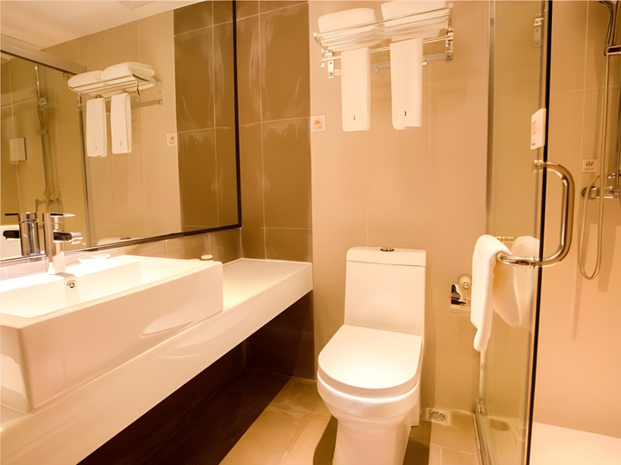 Bathroom 3, JTOUR Inn Guilin Two Rivers and Four Lakes Walmart, Guilin