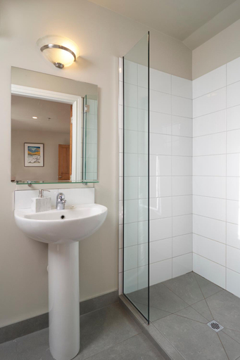 Bathroom 4, Orari and Orari Apartments, Christchurch