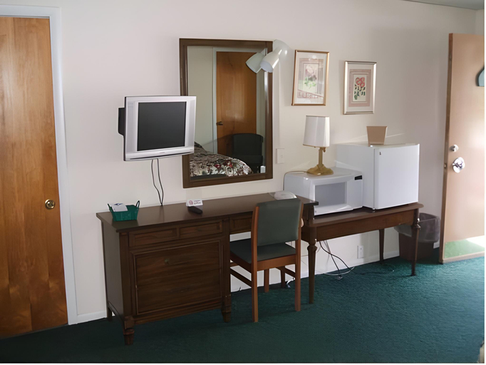 Others 5, Simmons Motel and Suites, Dauphin