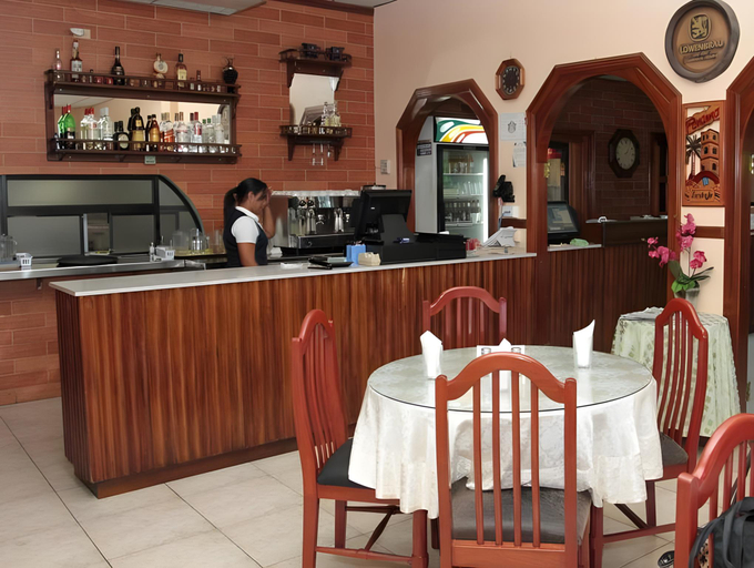 Food & Drinks 4, Hotel Alcala, David