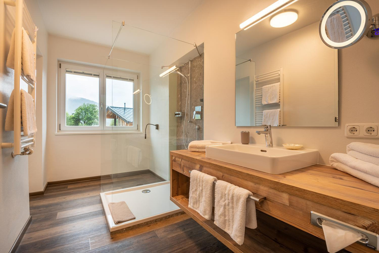 Bathroom 2, Aparthotel Tyrol, Reutte