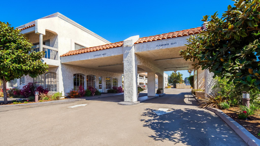 Exterior & Views 2, SureStay Hotel by Best Western Camarillo, Ventura