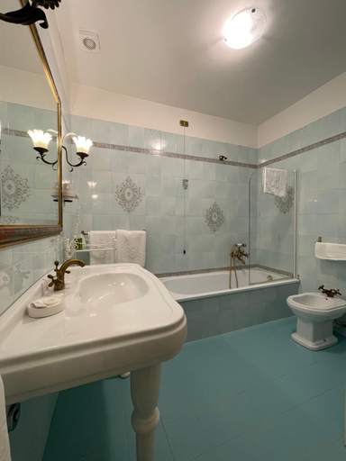 Bathroom 7