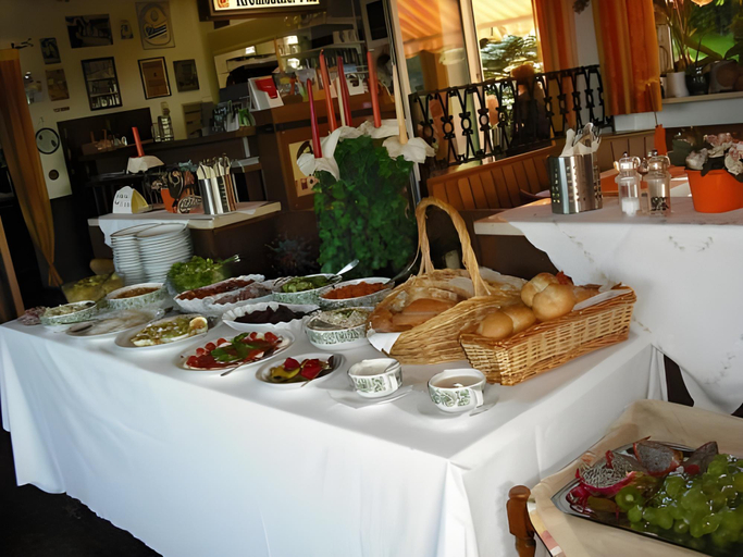 Food & Drinks
