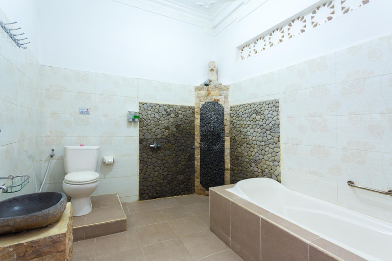 Bathroom 12