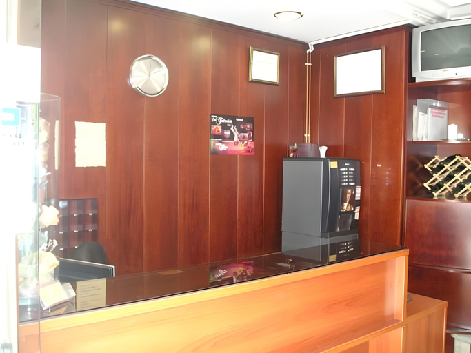 Others 5, Hostal Nevot, Granada
