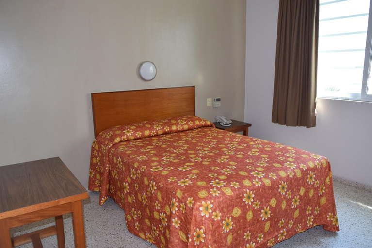 Bedroom 2, Hotel Delfines - a 2 calles del Acuario Veracruz, Veracruz
