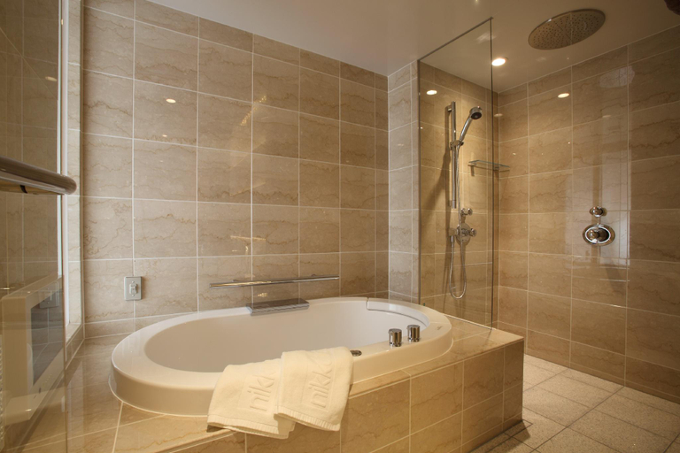 Bathroom 10