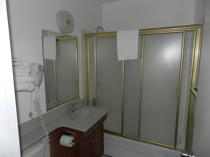 Bathroom 3, Seaside Motel, Los Angeles
