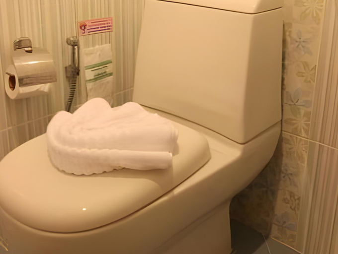 Bathroom 5, The Icon Place at Nurn Plub Wan, Pattaya