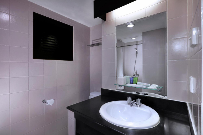Bathroom 5, Horison Ultima Suite and Residence Rasuna, Jakarta Selatan