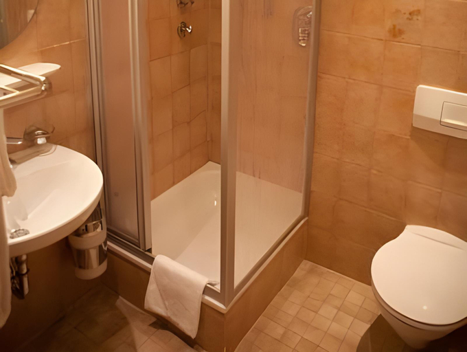 Bathroom 2, Hotel Vier Jahreszeiten, Berchtesgadener Land