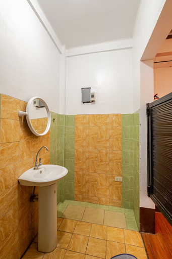 Bathroom 3, Ross Rose Budget Hotel, Santo Tomas