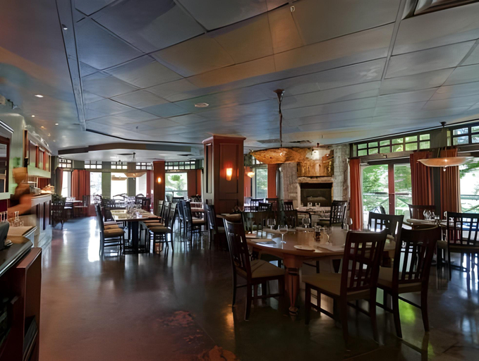 Food & Drinks 5, Pinnacle Hotel Whistler Village, Squamish-Lillooet