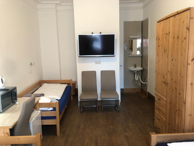 Bedroom 3, Hotel Pension Schmellergarten, München