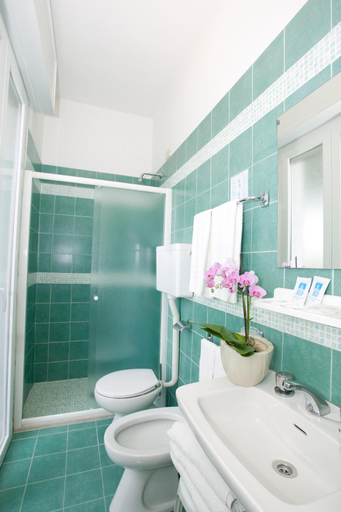 Bathroom 4, Hotel Mare - Valentini Family Village, Rimini