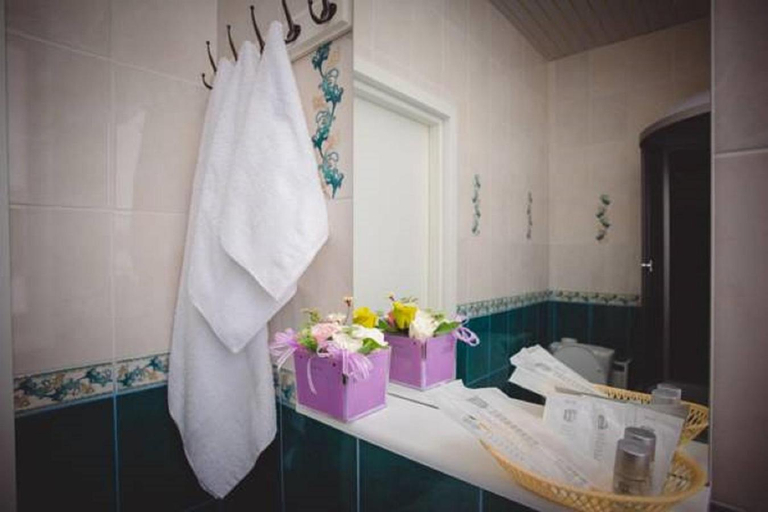 Bathroom 2, Inn White Lake, Tomskiy rayon