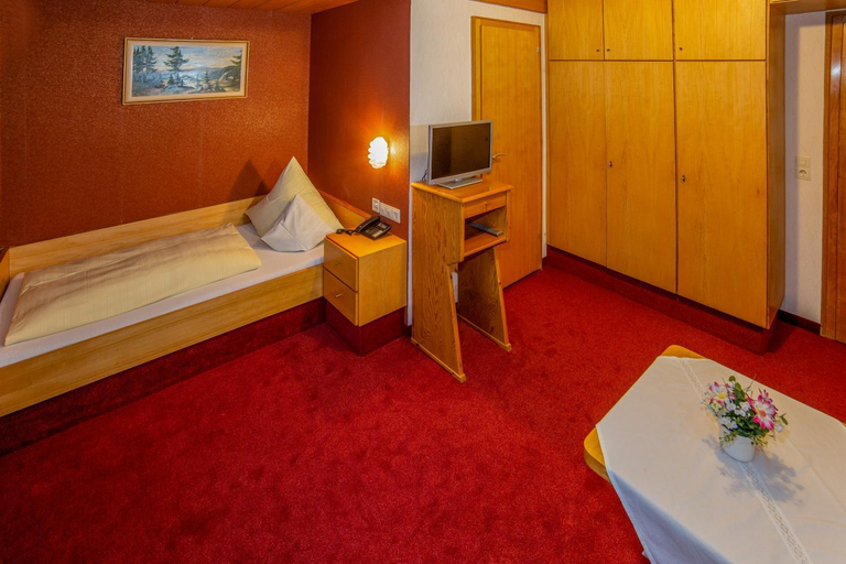 Bedroom, Kneipp-Kurhotel Emilie, Unterallgäu