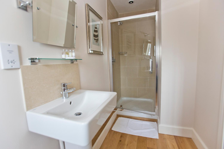 Bathroom, Devonshire Arms, Somerset