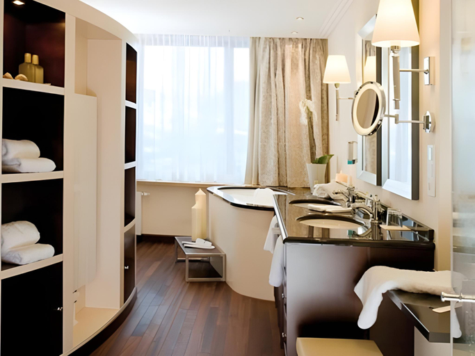 Bathroom 4, Lebenberg Schlosshotel-Kitzbühel, Kitzbühel