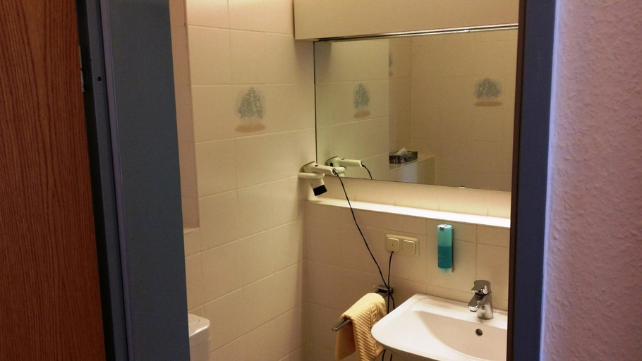 Bathroom 3, Hotel Garni Stadt Friedberg, Wetteraukreis