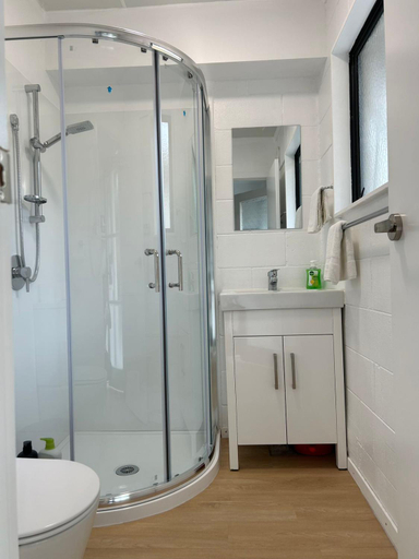 Bathroom 3, Avon Apartments, Hamilton