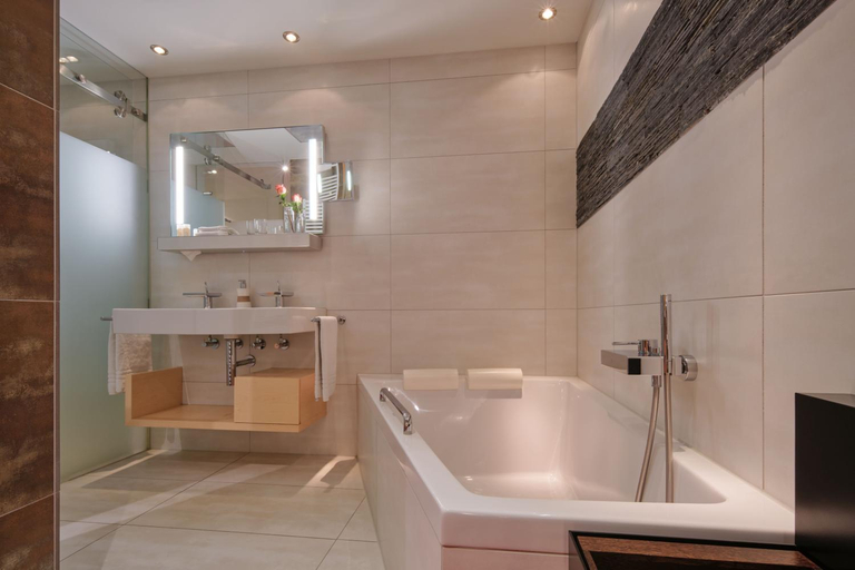 Bathroom 14